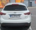 Белый Инфинити QX70, объемом двигателя 3.7 л и пробегом 185 тыс. км за 16000 $, фото 3 на Automoto.ua