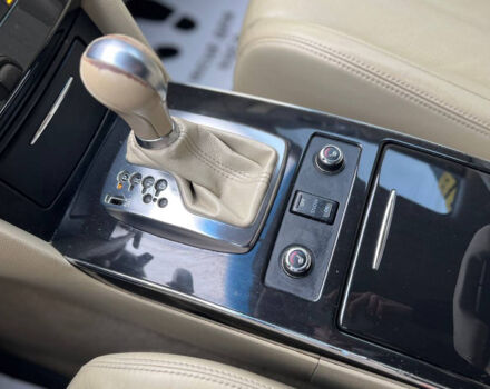 Белый Инфинити QX70, объемом двигателя 3.7 л и пробегом 254 тыс. км за 22300 $, фото 11 на Automoto.ua