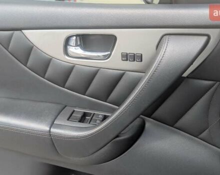 Белый Инфинити QX70, объемом двигателя 3.7 л и пробегом 185 тыс. км за 16000 $, фото 12 на Automoto.ua