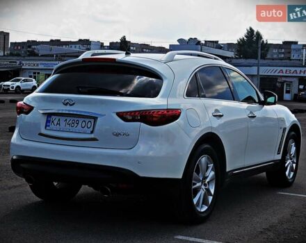 Белый Инфинити QX70, объемом двигателя 3.7 л и пробегом 141 тыс. км за 19900 $, фото 2 на Automoto.ua
