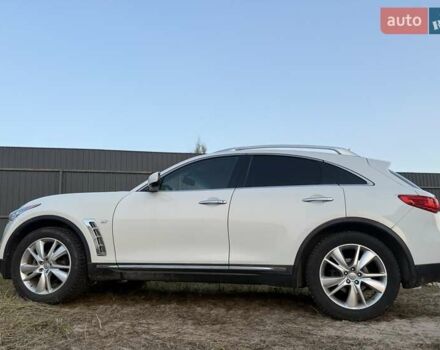 Белый Инфинити QX70, объемом двигателя 3.7 л и пробегом 154 тыс. км за 15200 $, фото 4 на Automoto.ua