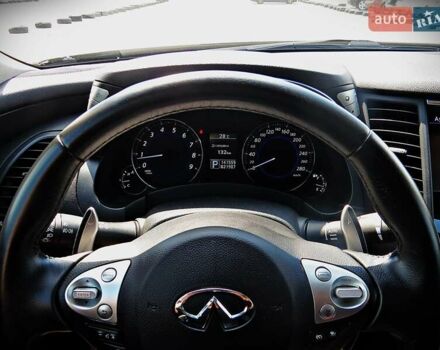 Белый Инфинити QX70, объемом двигателя 3.7 л и пробегом 141 тыс. км за 19900 $, фото 9 на Automoto.ua