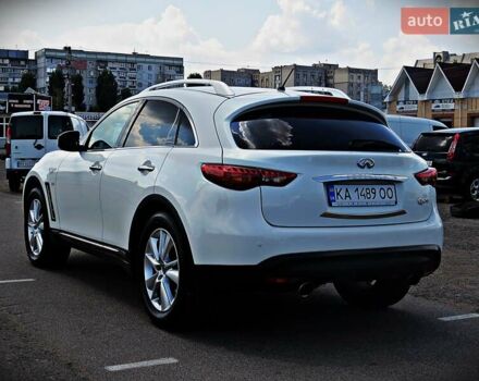 Белый Инфинити QX70, объемом двигателя 3.7 л и пробегом 141 тыс. км за 19900 $, фото 3 на Automoto.ua