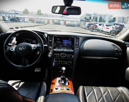 Белый Инфинити QX70, объемом двигателя 3.7 л и пробегом 141 тыс. км за 19900 $, фото 17 на Automoto.ua