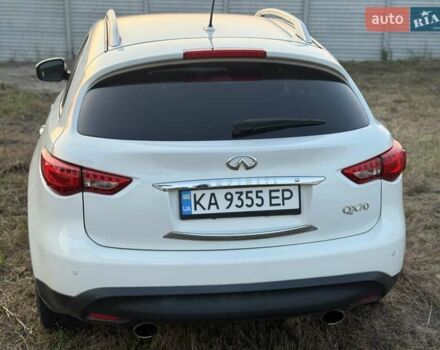Белый Инфинити QX70, объемом двигателя 3.7 л и пробегом 154 тыс. км за 15200 $, фото 10 на Automoto.ua