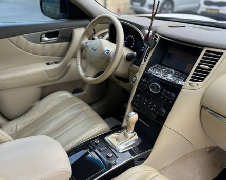 Белый Инфинити QX70, объемом двигателя 3.7 л и пробегом 254 тыс. км за 22300 $, фото 14 на Automoto.ua
