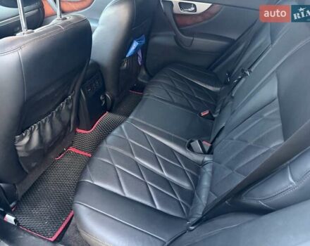 Белый Инфинити QX70, объемом двигателя 3.7 л и пробегом 154 тыс. км за 15200 $, фото 19 на Automoto.ua