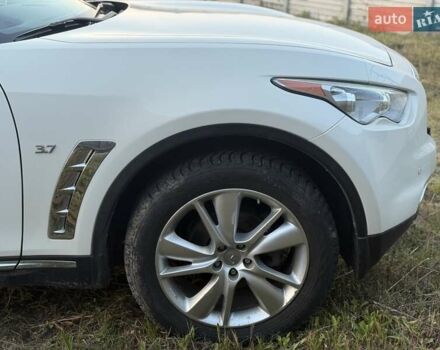 Белый Инфинити QX70, объемом двигателя 3.7 л и пробегом 154 тыс. км за 15200 $, фото 11 на Automoto.ua