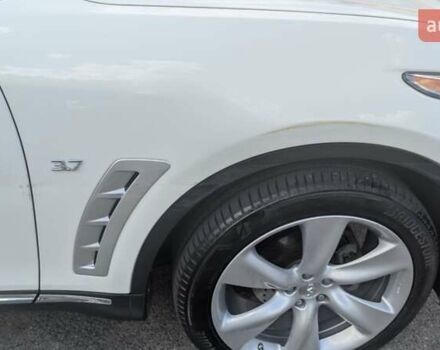 Белый Инфинити QX70, объемом двигателя 3.7 л и пробегом 185 тыс. км за 16000 $, фото 15 на Automoto.ua