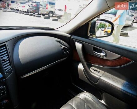 Белый Инфинити QX70, объемом двигателя 3.7 л и пробегом 141 тыс. км за 19900 $, фото 14 на Automoto.ua