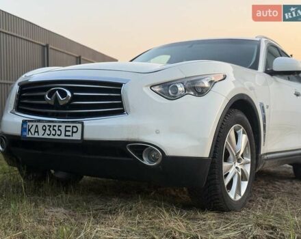 Белый Инфинити QX70, объемом двигателя 3.7 л и пробегом 154 тыс. км за 15200 $, фото 3 на Automoto.ua