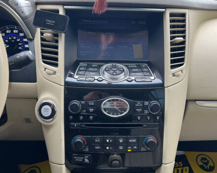 Белый Инфинити QX70, объемом двигателя 3.7 л и пробегом 254 тыс. км за 22300 $, фото 10 на Automoto.ua