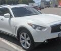Белый Инфинити QX70, объемом двигателя 3.7 л и пробегом 185 тыс. км за 16000 $, фото 2 на Automoto.ua