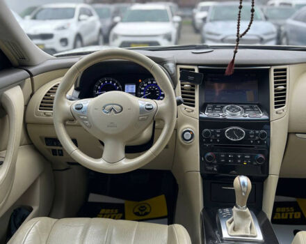 Белый Инфинити QX70, объемом двигателя 3.7 л и пробегом 254 тыс. км за 22300 $, фото 12 на Automoto.ua