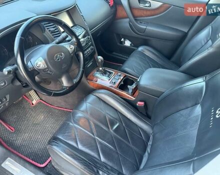 Белый Инфинити QX70, объемом двигателя 3.7 л и пробегом 154 тыс. км за 15200 $, фото 21 на Automoto.ua