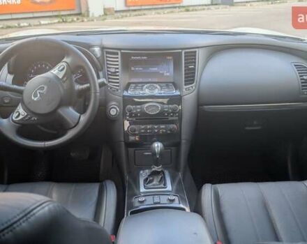 Белый Инфинити QX70, объемом двигателя 3.7 л и пробегом 185 тыс. км за 16000 $, фото 9 на Automoto.ua