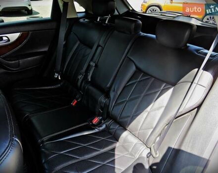 Белый Инфинити QX70, объемом двигателя 3.7 л и пробегом 141 тыс. км за 19900 $, фото 16 на Automoto.ua