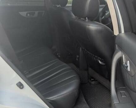 Белый Инфинити QX70, объемом двигателя 3.7 л и пробегом 185 тыс. км за 16000 $, фото 7 на Automoto.ua