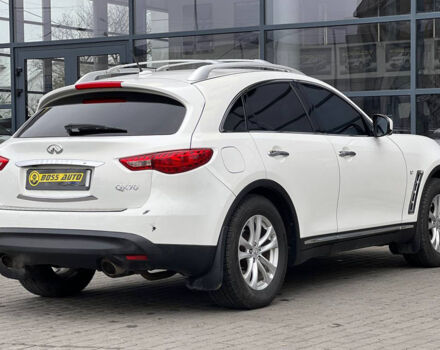 Белый Инфинити QX70, объемом двигателя 3.7 л и пробегом 254 тыс. км за 22300 $, фото 5 на Automoto.ua