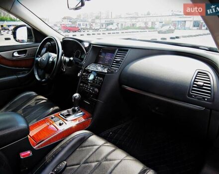 Белый Инфинити QX70, объемом двигателя 3.7 л и пробегом 141 тыс. км за 19900 $, фото 20 на Automoto.ua