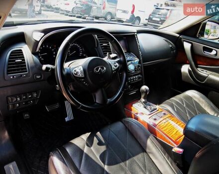 Белый Инфинити QX70, объемом двигателя 3.7 л и пробегом 141 тыс. км за 19900 $, фото 5 на Automoto.ua