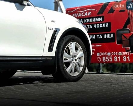 Белый Инфинити QX70, объемом двигателя 2.99 л и пробегом 110 тыс. км за 17999 $, фото 10 на Automoto.ua