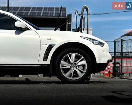 Белый Инфинити QX70, объемом двигателя 2.99 л и пробегом 110 тыс. км за 17999 $, фото 5 на Automoto.ua