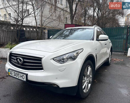 Белый Инфинити QX70, объемом двигателя 3.7 л и пробегом 51 тыс. км за 22500 $, фото 1 на Automoto.ua