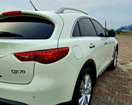 Белый Инфинити QX70, объемом двигателя 3 л и пробегом 133 тыс. км за 20900 $, фото 2 на Automoto.ua