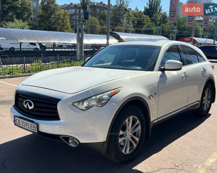 Белый Инфинити QX70, объемом двигателя 3.7 л и пробегом 145 тыс. км за 18900 $, фото 3 на Automoto.ua
