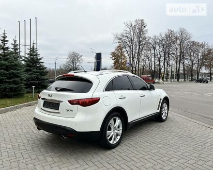 Белый Инфинити QX70, объемом двигателя 3.7 л и пробегом 45 тыс. км за 28800 $, фото 5 на Automoto.ua