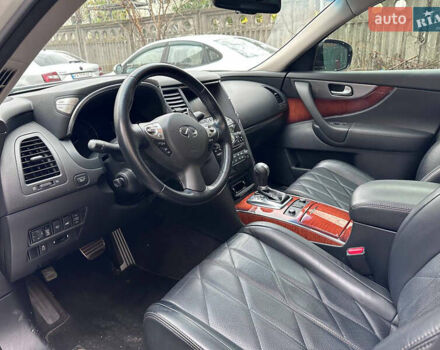 Белый Инфинити QX70, объемом двигателя 3.7 л и пробегом 51 тыс. км за 22500 $, фото 7 на Automoto.ua