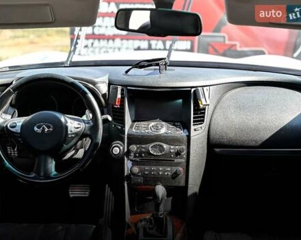 Белый Инфинити QX70, объемом двигателя 2.99 л и пробегом 110 тыс. км за 17999 $, фото 11 на Automoto.ua