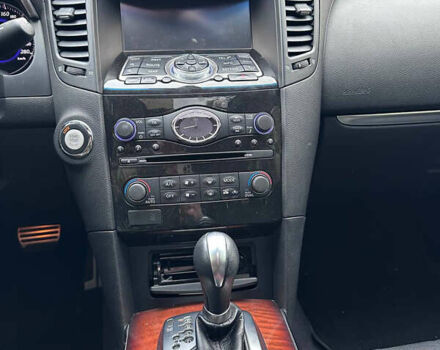 Белый Инфинити QX70, объемом двигателя 3.7 л и пробегом 51 тыс. км за 22500 $, фото 6 на Automoto.ua