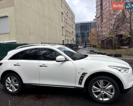 Белый Инфинити QX70, объемом двигателя 3.7 л и пробегом 51 тыс. км за 22500 $, фото 2 на Automoto.ua