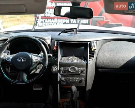 Белый Инфинити QX70, объемом двигателя 2.99 л и пробегом 110 тыс. км за 17999 $, фото 4 на Automoto.ua