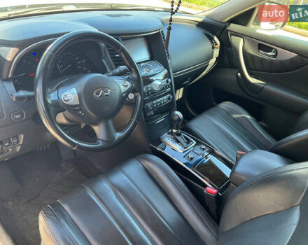 Белый Инфинити QX70, объемом двигателя 3.7 л и пробегом 145 тыс. км за 18900 $, фото 11 на Automoto.ua