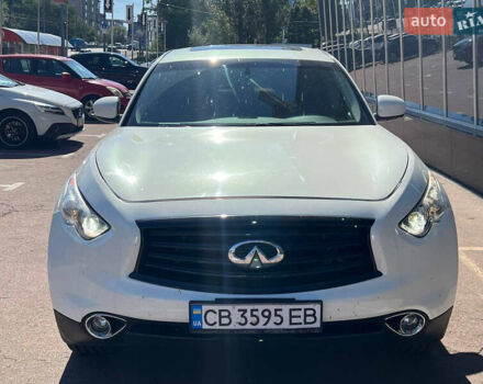 Белый Инфинити QX70, объемом двигателя 3.7 л и пробегом 145 тыс. км за 18900 $, фото 5 на Automoto.ua