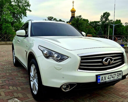 Белый Инфинити QX70, объемом двигателя 3 л и пробегом 133 тыс. км за 20900 $, фото 1 на Automoto.ua