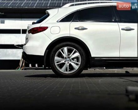 Белый Инфинити QX70, объемом двигателя 2.99 л и пробегом 110 тыс. км за 17999 $, фото 8 на Automoto.ua