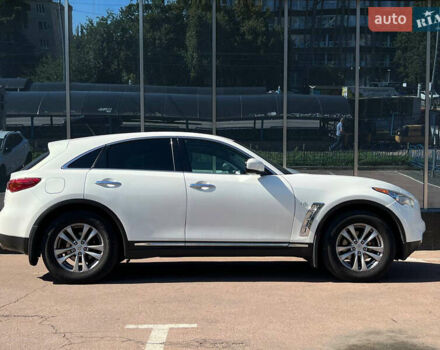 Белый Инфинити QX70, объемом двигателя 3.7 л и пробегом 145 тыс. км за 18900 $, фото 9 на Automoto.ua