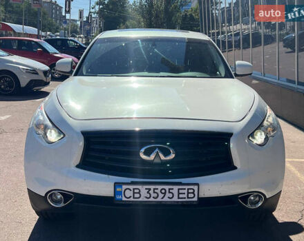 Белый Инфинити QX70, объемом двигателя 3.7 л и пробегом 145 тыс. км за 18900 $, фото 4 на Automoto.ua