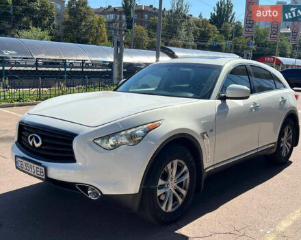 Белый Инфинити QX70, объемом двигателя 3.7 л и пробегом 145 тыс. км за 18900 $, фото 2 на Automoto.ua