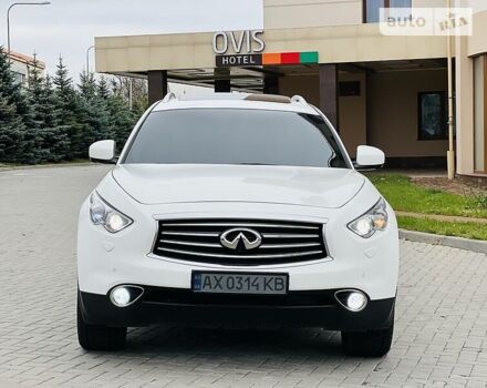 Белый Инфинити QX70, объемом двигателя 3.7 л и пробегом 45 тыс. км за 28800 $, фото 16 на Automoto.ua