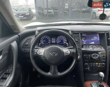 Белый Инфинити QX70, объемом двигателя 3.7 л и пробегом 84 тыс. км за 16990 $, фото 13 на Automoto.ua