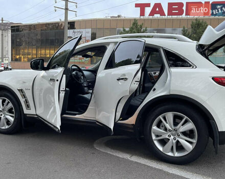 Белый Инфинити QX70, объемом двигателя 2.99 л и пробегом 128 тыс. км за 19800 $, фото 33 на Automoto.ua