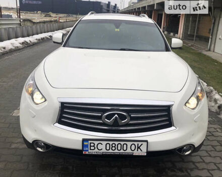 Белый Инфинити QX70, объемом двигателя 3 л и пробегом 234 тыс. км за 25000 $, фото 2 на Automoto.ua