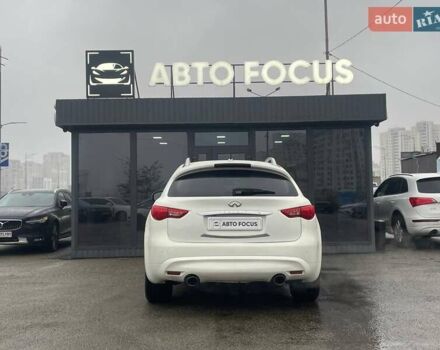 Белый Инфинити QX70, объемом двигателя 3.7 л и пробегом 84 тыс. км за 16990 $, фото 6 на Automoto.ua