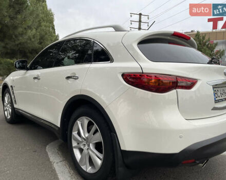 Белый Инфинити QX70, объемом двигателя 2.99 л и пробегом 128 тыс. км за 19800 $, фото 72 на Automoto.ua