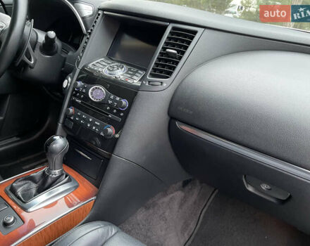 Белый Инфинити QX70, объемом двигателя 2.99 л и пробегом 128 тыс. км за 19800 $, фото 110 на Automoto.ua